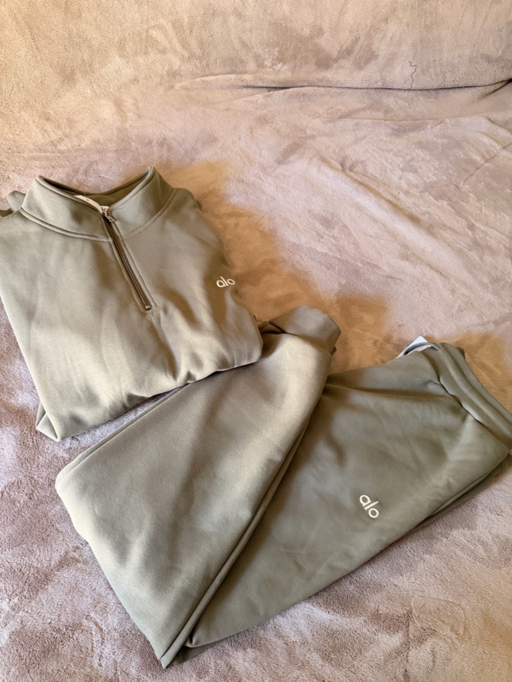 ALO Yoga Olive Green 1/4 Zip Pullover and Joggers Set